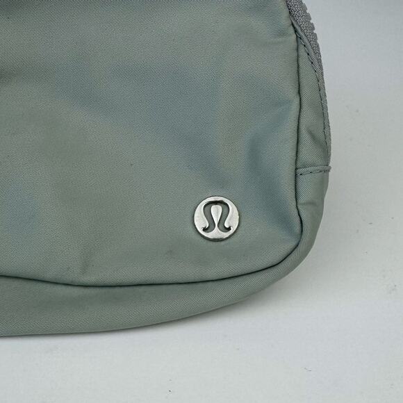 Lululemon Everywhere Belt Bag *1L Silver Drop - Picture 3 of 11